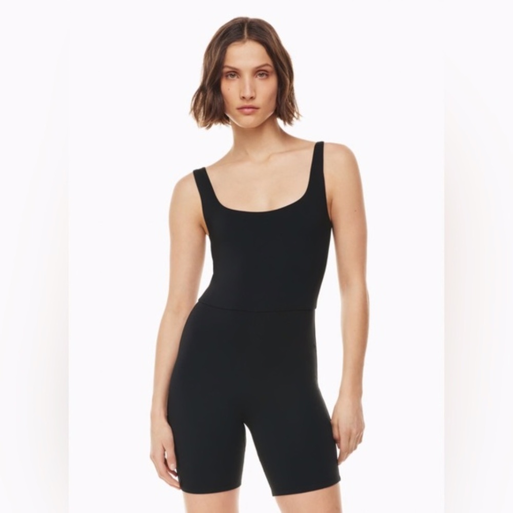 Aritzia Babaton Black 7" Contour Squareneck Romper Medium